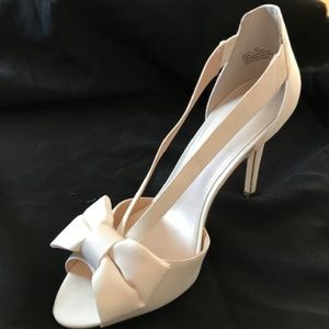 DAVID'S BRIDAL Ivory Bridal Heels - NWT